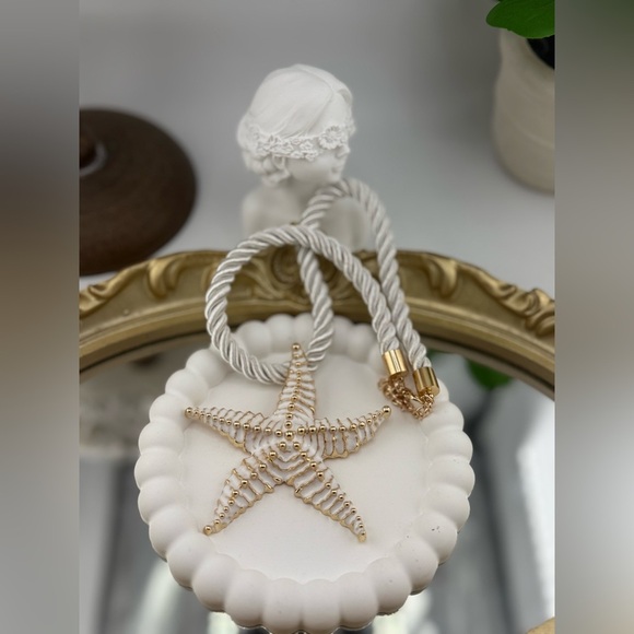 Zara Starfish Pendant Rope Necklace – Bold Statement Beach-Inspired Jewelry - Picture 9 of 10